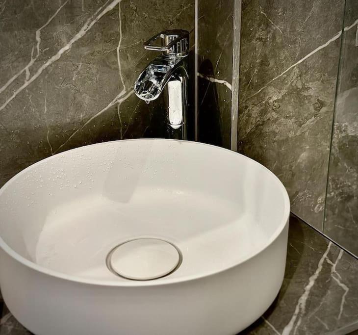 Stunning Luxury Croydon Apartment Gatwick Airport Close Purley Dış mekan fotoğraf